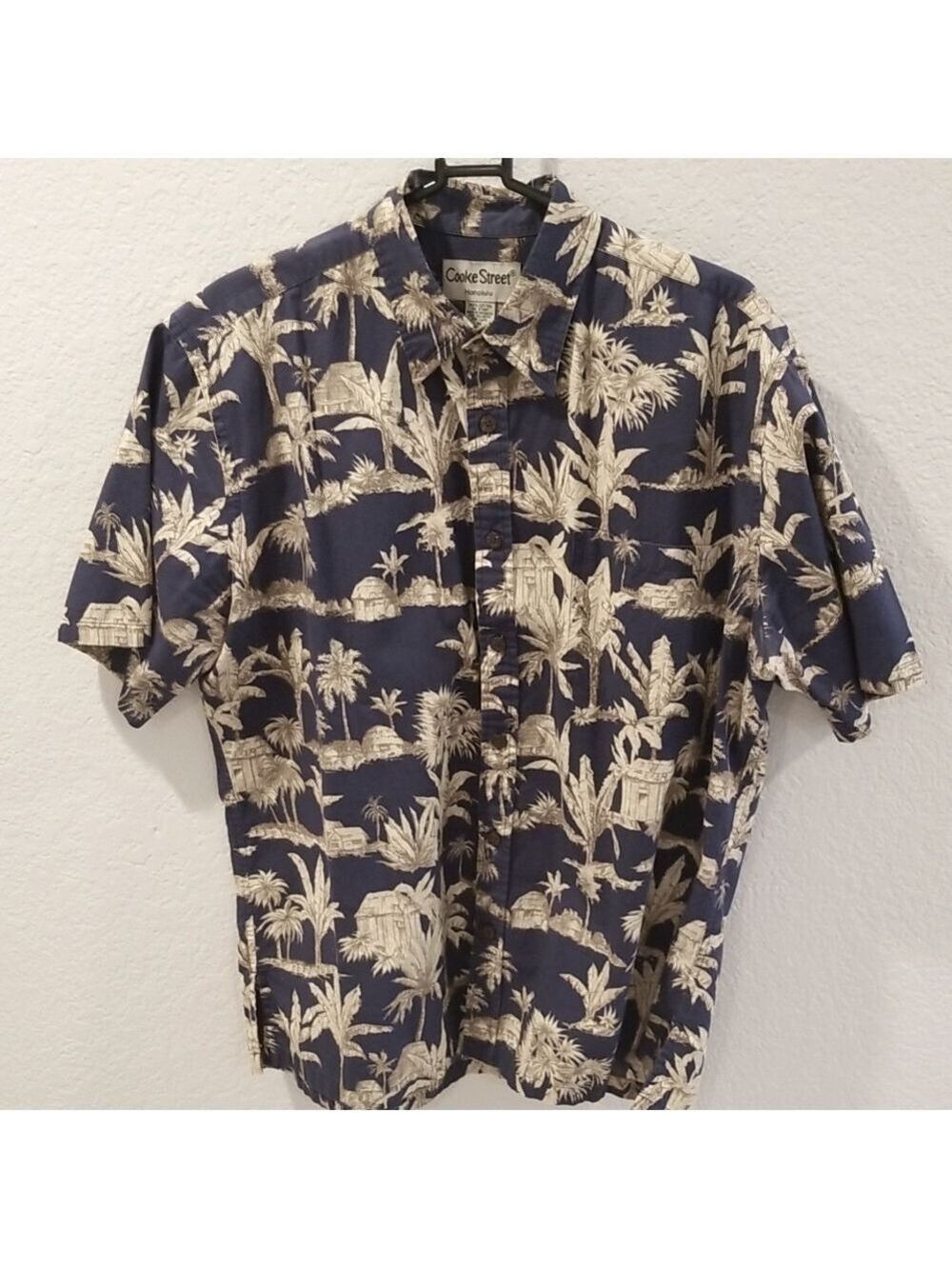 Cooke Street Honolulu Hawaii Men's shirt Medium, 100% cotton, made in Indonesia.